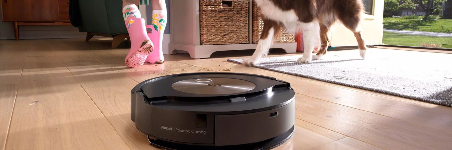 Roomba Combo j9+ in the home with dog